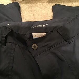 Columbia women’s nylon hiking pants cropped length size 10 charcoal grey